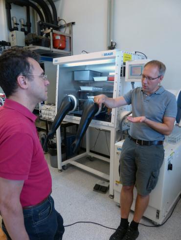 Dr. Thilo Glatzel (right) and Nanosurf's Marco Portalupi (left) at the Glatzel Lab, discussing the details of the Nanosurf Flex-Axiom AFM inside the glovebox.