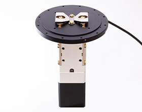 Variable magnetic field sample holder